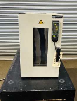 Instron 3119 Temperature Chamber