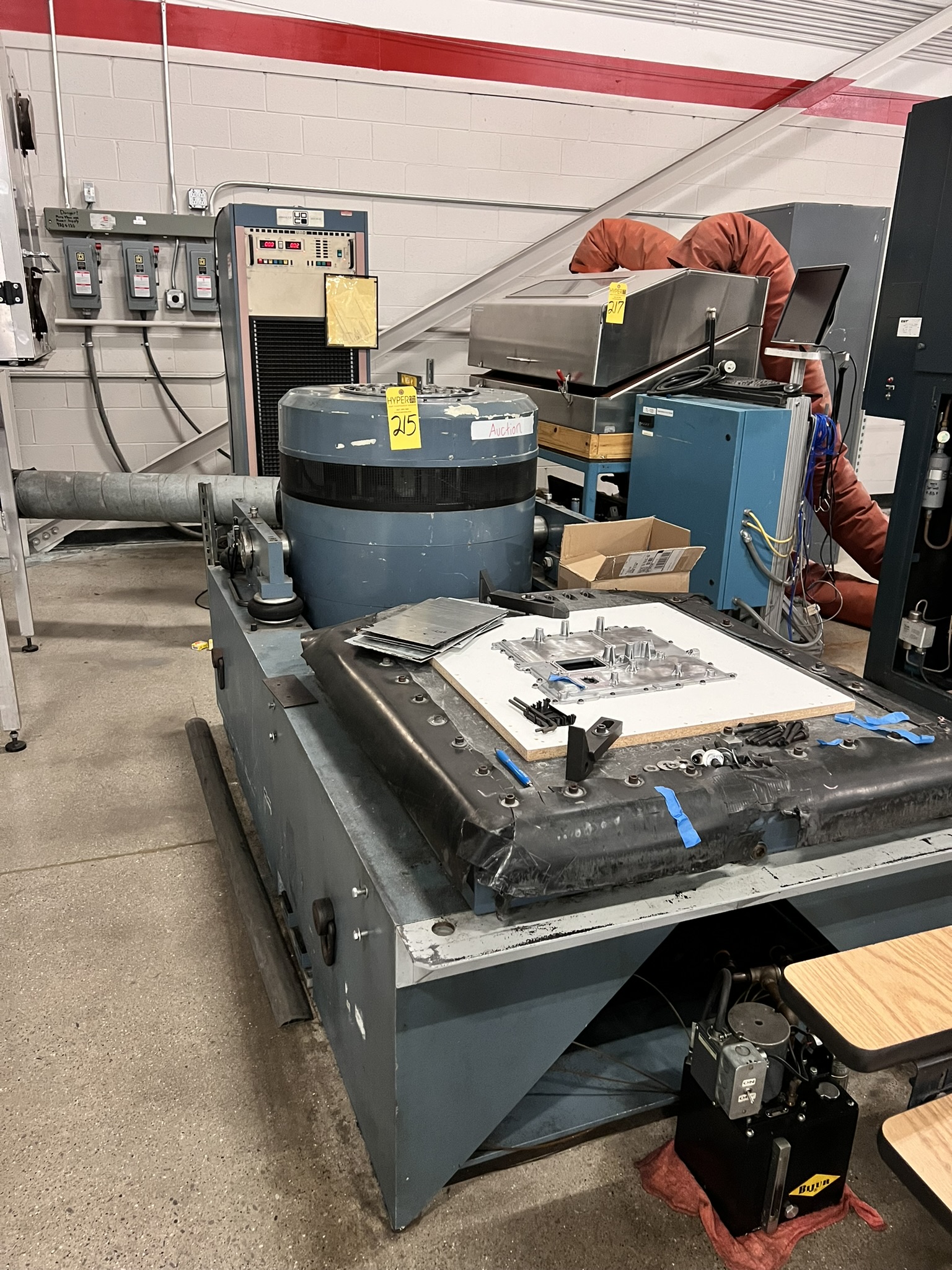 Unholtz-Dickie Model SA15-S452 Vibration System