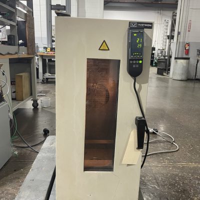 Instron Model 3119-409 Test Chamber
