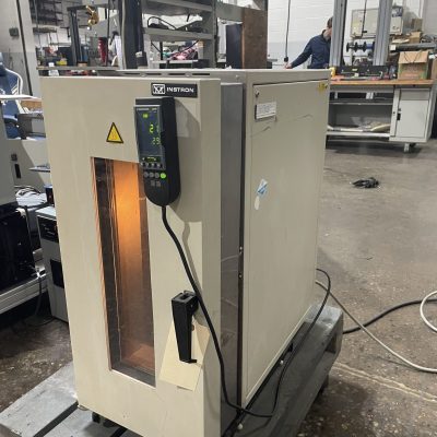 Instron Model 3119-409 Test Chamber