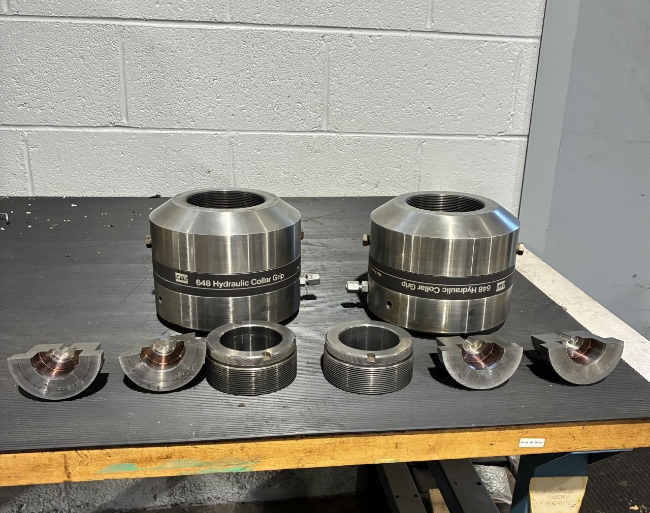 55KIP MTS Model 648.25 Hydraulic Collet Grips